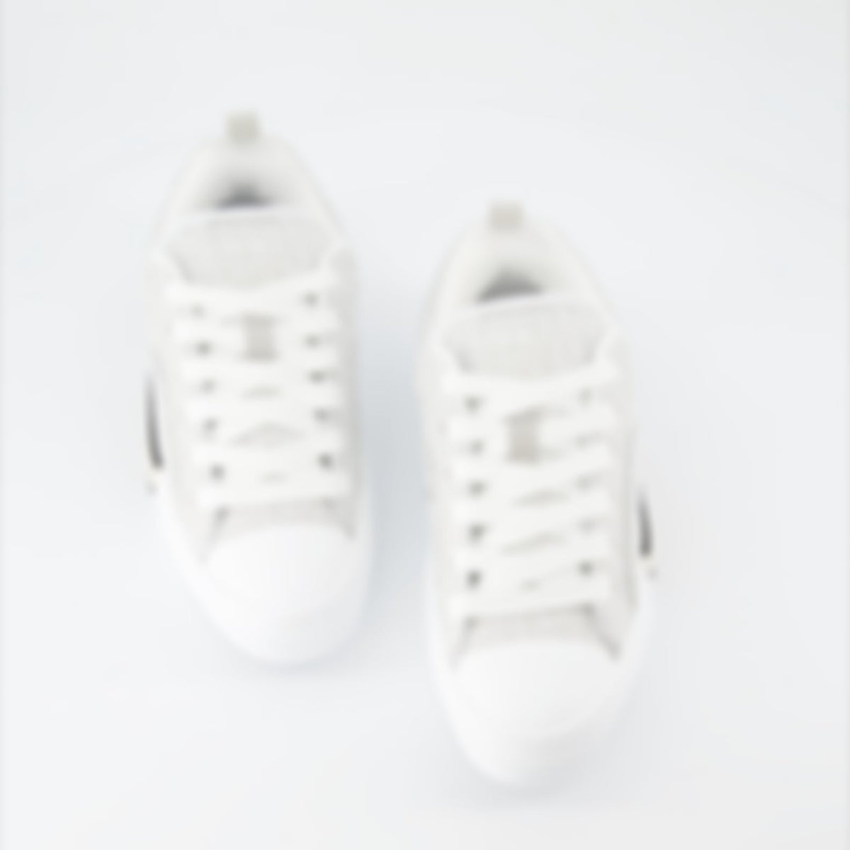 B23 sneakers